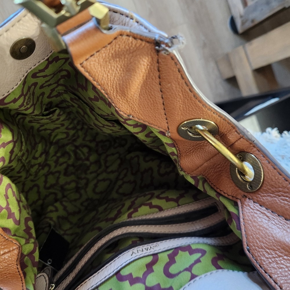 Handbag - Picture 3 of 8